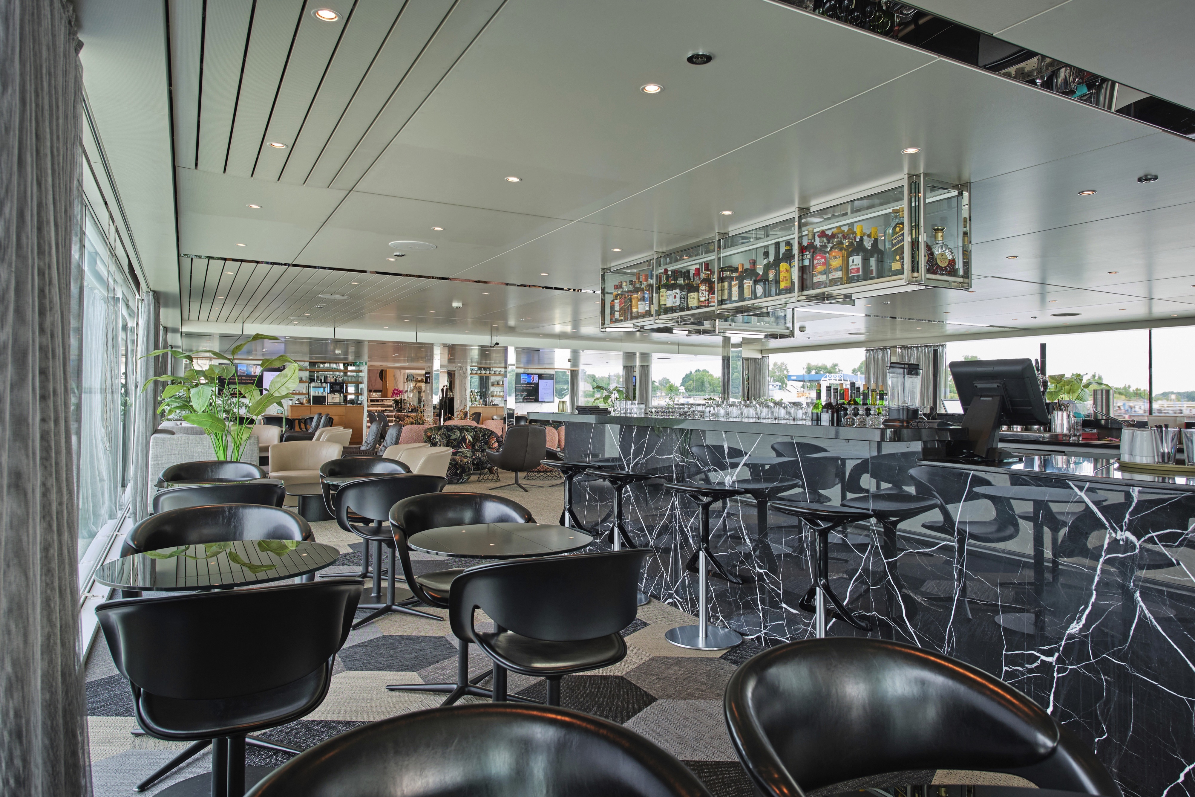 Scenic Amber - Panorama Lounge & Bar